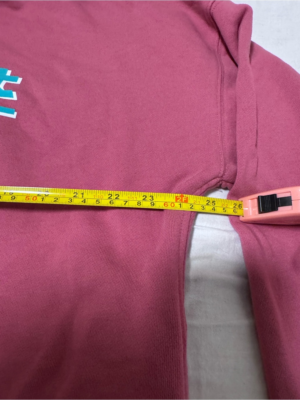 Carhartt Loose Fit Hoodie in Berry Pink with Logo Cozy Sweatshirt  Pullover SZ L - Picture 9 of 9